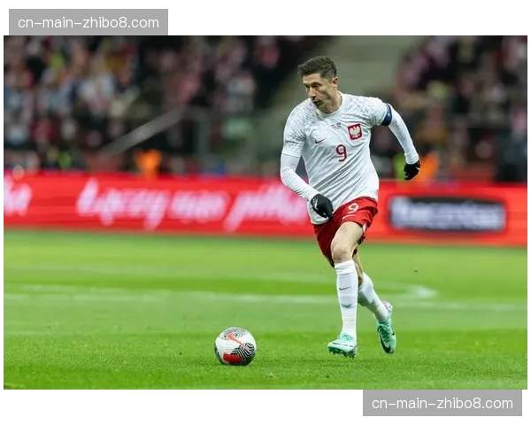 博涅克力劝莱万加盟意甲,波兰神锋回应拭目以待 博涅克力劝莱万加盟意甲,波兰神锋回应拭目以待